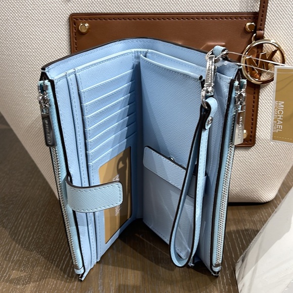 MICHAEL KORS LARGE DOUBLE ZIP WRISTLET WALLET PHONE CASE CLUTCH 
Vista Blue 
NWT - Picture 8 of 16